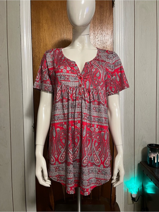 Halife Tops - Red Paisley Short-Sleeve Tunic Top